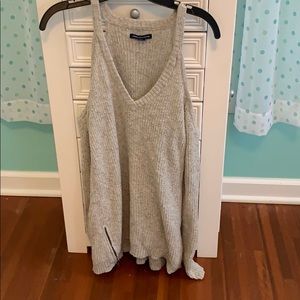 Cold shouldered sweater with sleeves